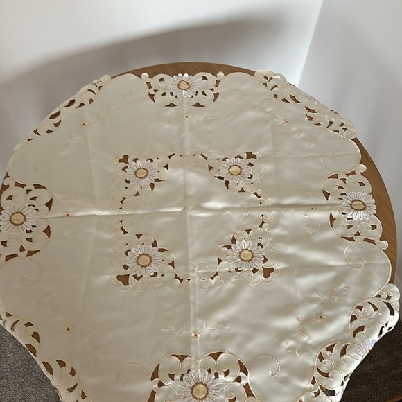 New Romanian Table cloth - Picture 2 of 5